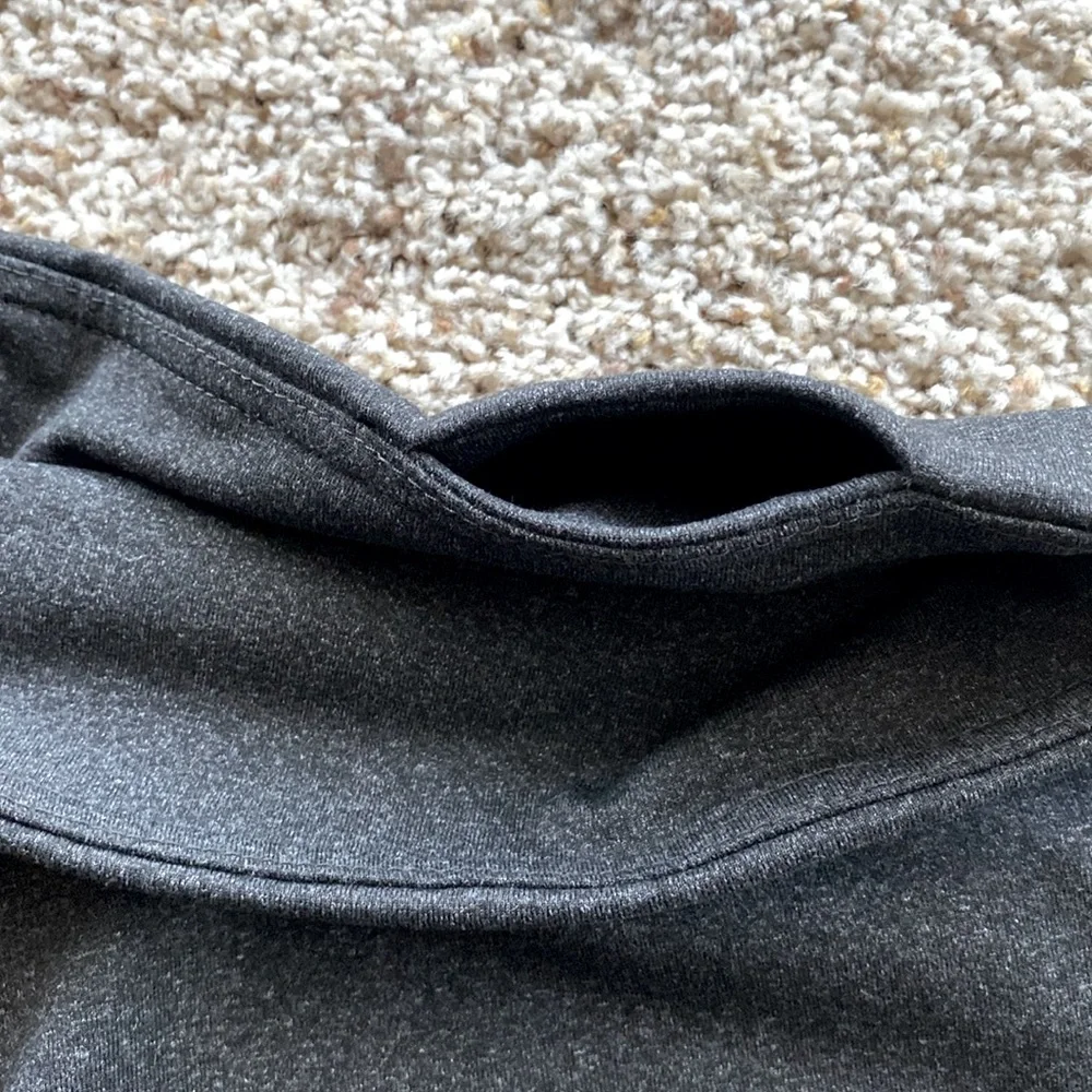 Fabletics Solar Mid Rise Capri Legging - Picture 4 of 5